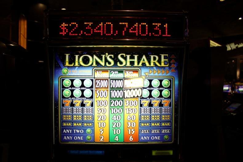 Hráč vyhrál $2,4m na stroji, na němž 15 let nepadl jackpot