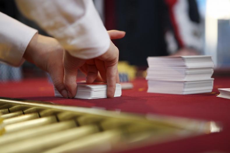 Nejdůležitější casinové inovace moderní doby – automatické míchačky karet continuous shuffling machine (CSM)