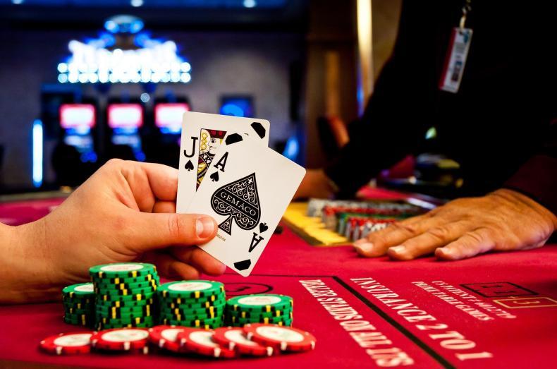 Hrajte blackjack jako profíci! (Aneb kdy vsadit a kdy to nechat být)
