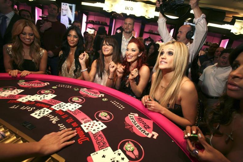 Výhody hry u hlučných blackjackových stolů Výhody hry u hlučných blackjackových stolů