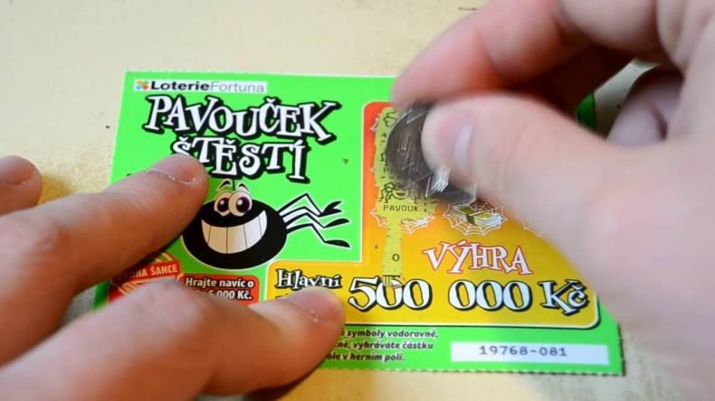 Bez šance na výhru: Všechny výhry v loterii už byly rozdány, ale losy se pořád prodávají Prodavačka ukradla výherní stírací los, bude se zpovídat u soudu