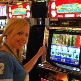 Jak hrát videopoker – strategie, tipy, triky