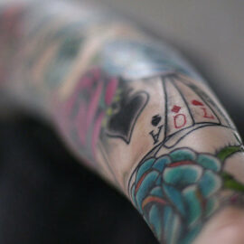 Nakouknutí na oblíbená gamblerská tetování