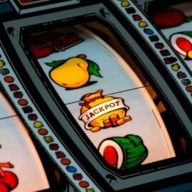 Jak se do výherních automatů dostaly symboly ovoce?