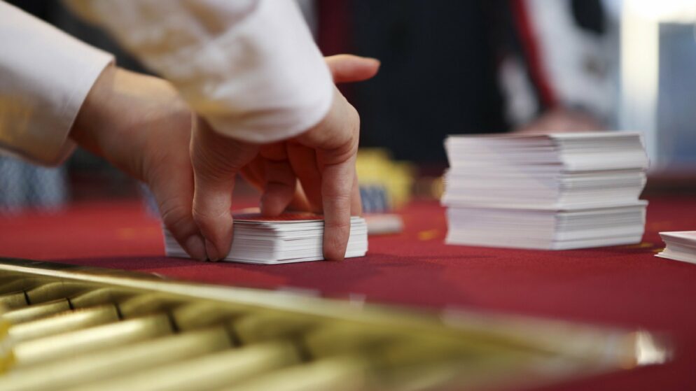 Nejdůležitější casinové inovace moderní doby – automatické míchačky karet