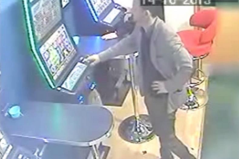 Ruply jim nervy. A tak automaty rozmetali na maděru Ruply jim nervy. A tak automaty rozmetali na maděru