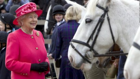 Královna Alžběta II. si sázením na koníčky vydělala 6,7 milionu liber (cca 240 milionů korun)